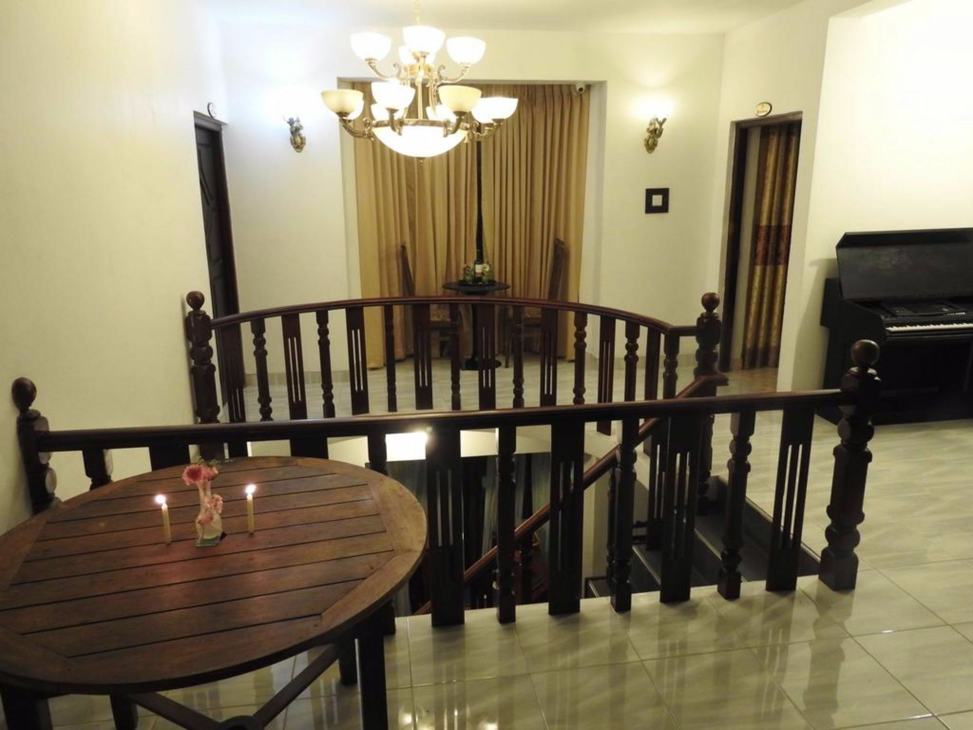 Oak Wood Inn 캔디 외부 사진
