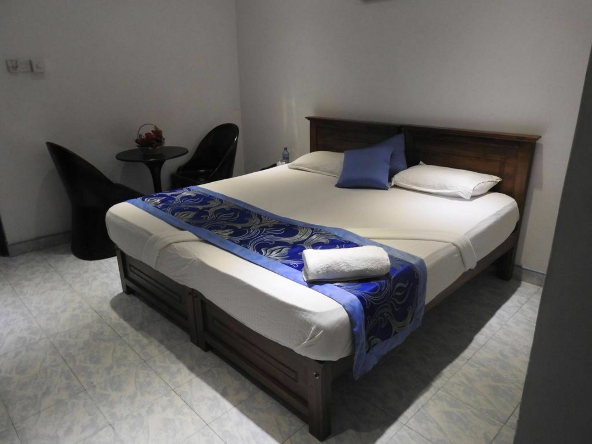 Oak Wood Inn 캔디 외부 사진
