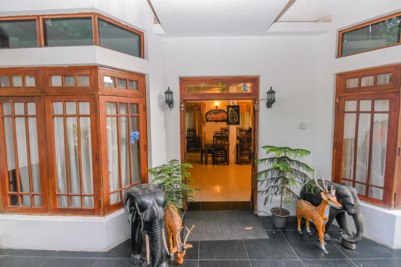 Oak Wood Inn 캔디 외부 사진
