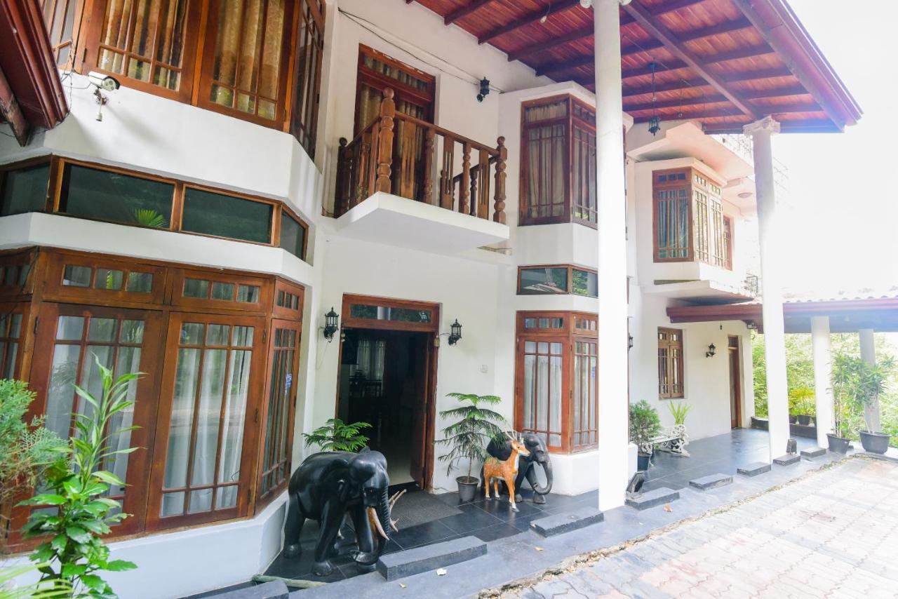 Oak Wood Inn 캔디 외부 사진